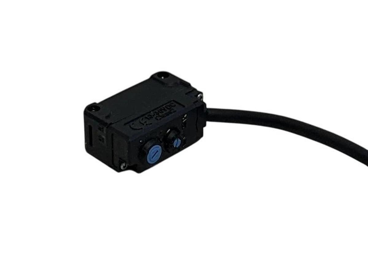 KEYENCE PZ-G101N / PZG101N Square Reflective Sensor 10-30VDC RED LED 200mm NSNP