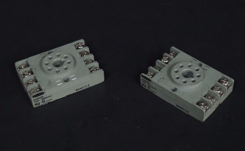 Used LOT OF 2 DAYTON 5X852E RELAY SOCKETS 10A 300VAC 94421C-E