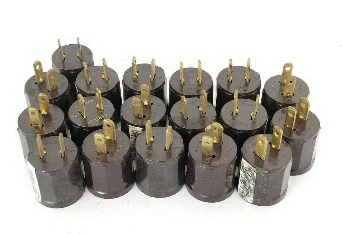 Used LOT OF 18 LEVITON 002-61 SOCKET / OUTLET PLUG-IN ADAPTERS 002-00061 002/630-61