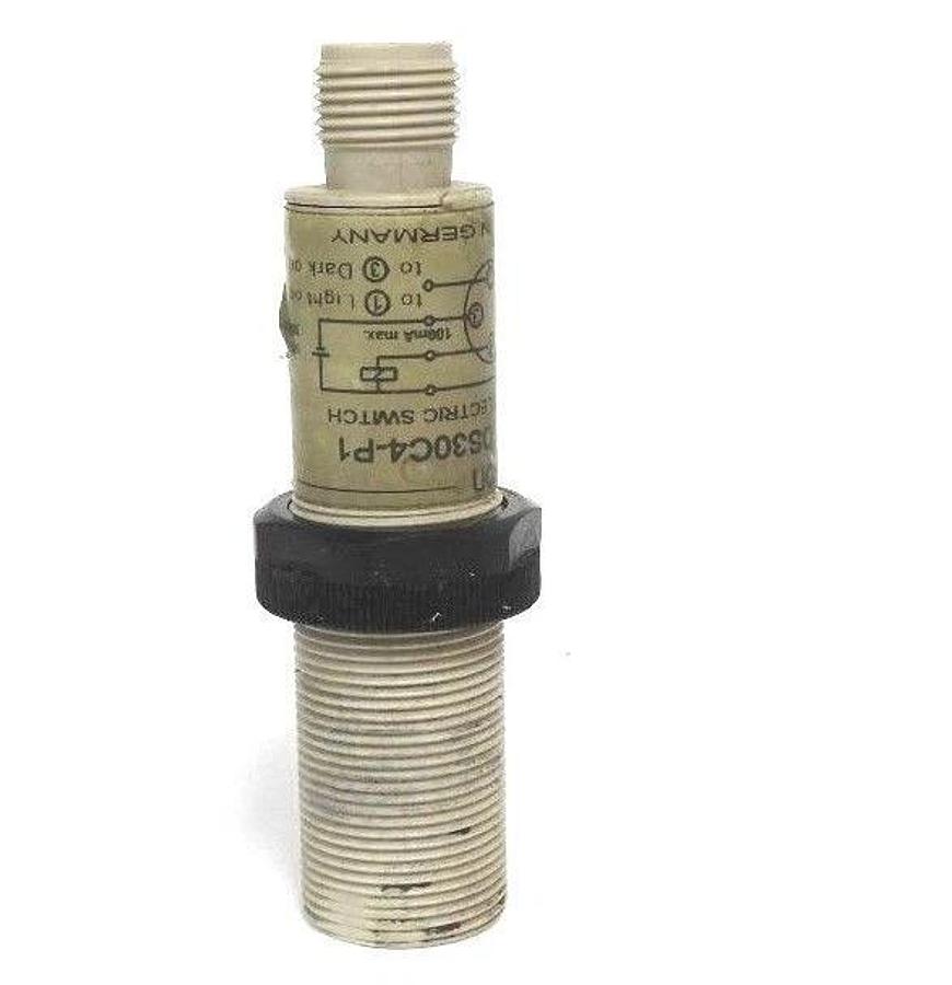 Used OMRON E3F2-DS30C4-P1 PHOTOELECTRIC SWITCH E3F2DS30C4P1
