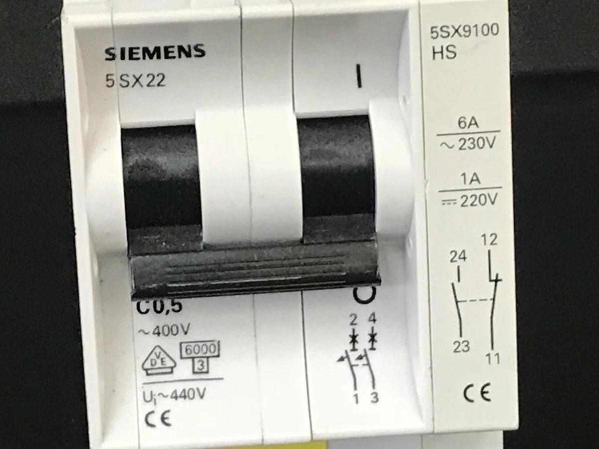 Used SIEMENS 5SX22 CIRCUIT BREAKER 5SX22C0,5 0.5A, 400V, 2P W/ 5SX9100-HS CONTACT