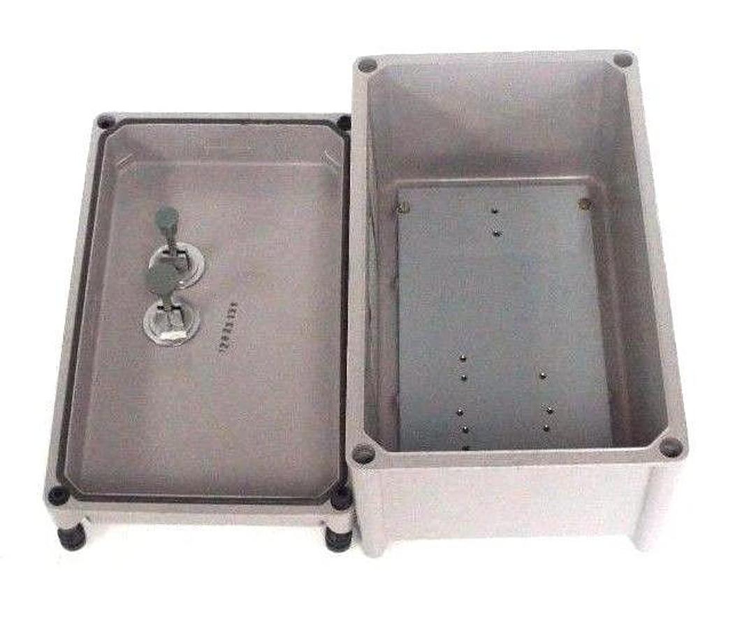 Used FURNAS VYNCO ENCLOSURES TYPE: APO, Z-939253 TYPE: 4, 12