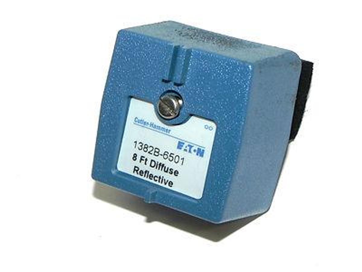 Used NEW CUTLER-HAMMER 1382B-6501 PHOTOELECTRIC SENSOR HEAD 8FT DIFFUSE REFLECTIVE