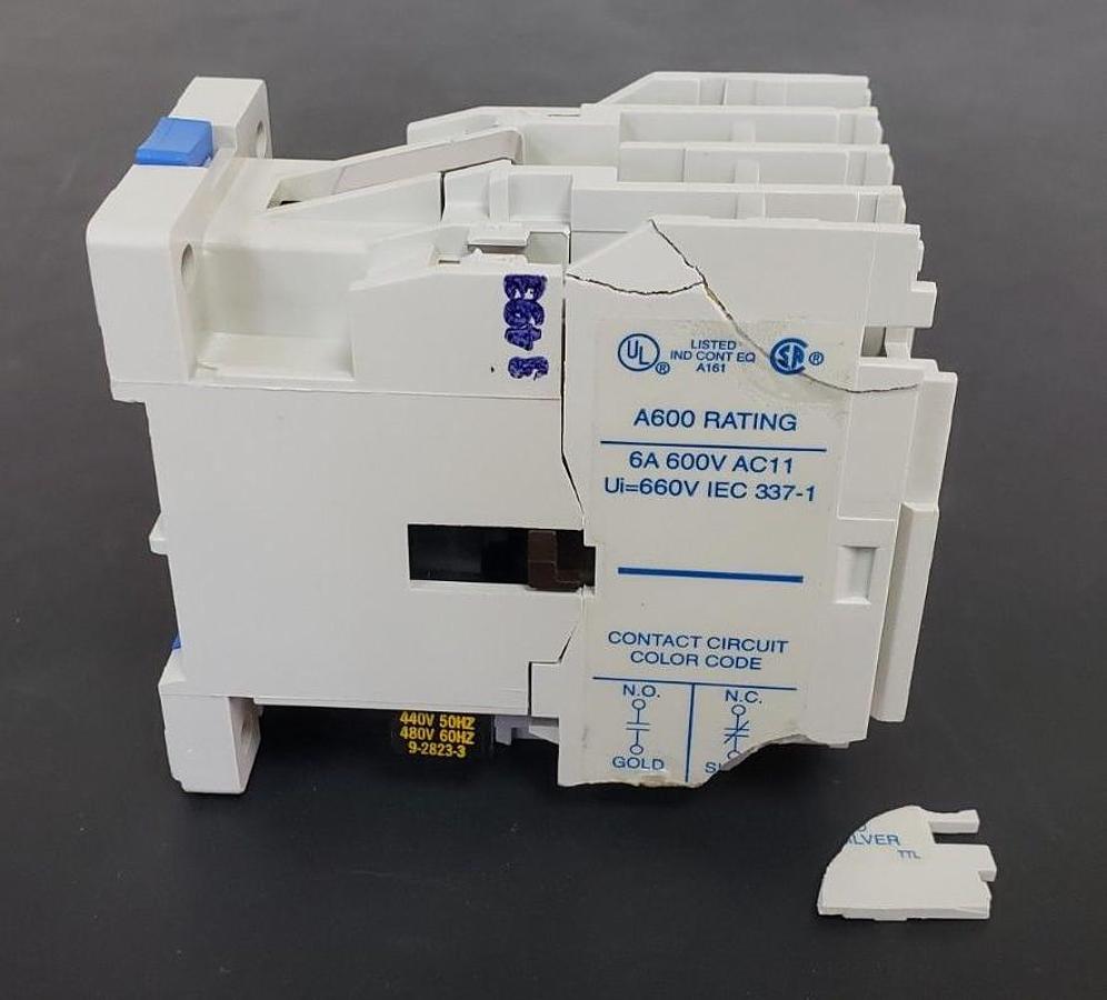 Used NEW EATON CUTLER-HAMMER D15CR22CB MULTIPOLE RELAY D15CR22 SER. B1 (DAMAGED)