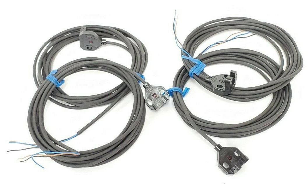 Used LOT OF 4 NEW OMRON EESX771 PHOTOELECTRIC SWITCHES