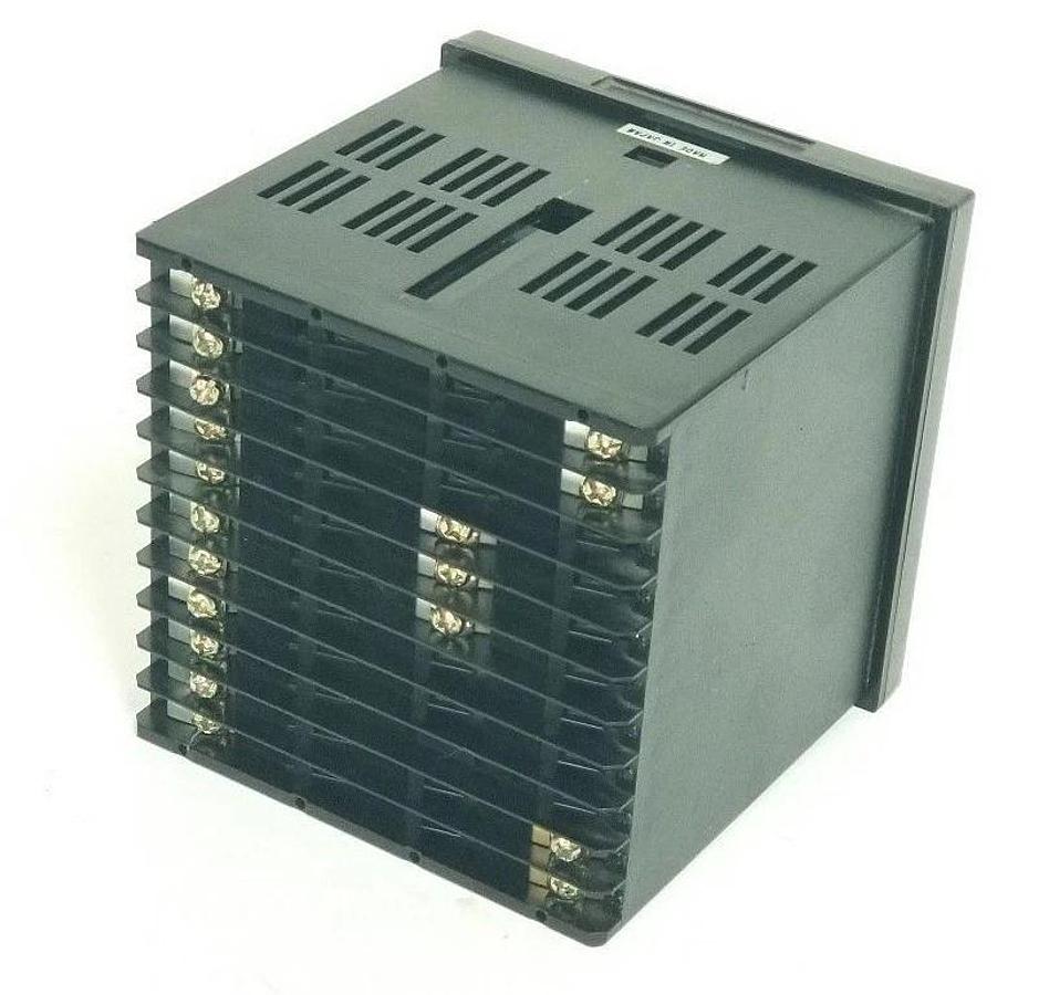 Used BARBER-COLMAN MAQ3-04011 100-3-00 TEMPERATURE CONTROLLER MAQ304011 100300