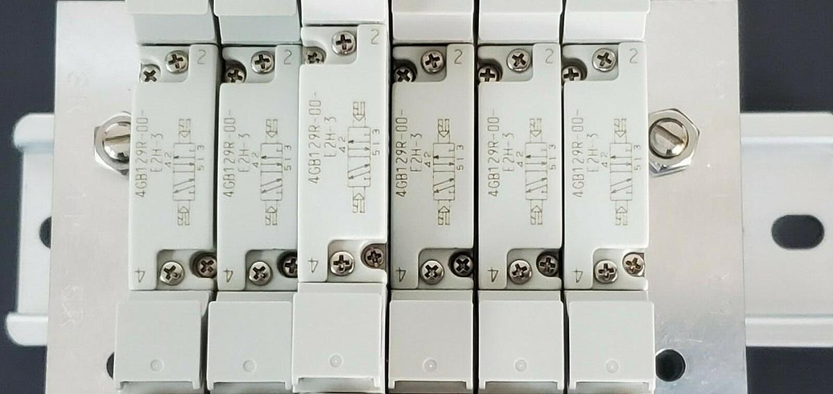 NIB CKD M4GB120R-C6-E2HZ1D-6-3 VALVE MANIFOLD ASSEMBLY M4GB120RC6E2HZ1D63, DC24V