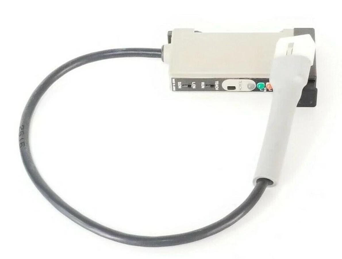 Used OMRON E3X-NT11 PHOTOELECTRIC SENSOR E3XNT11, 10.5'' LEAD