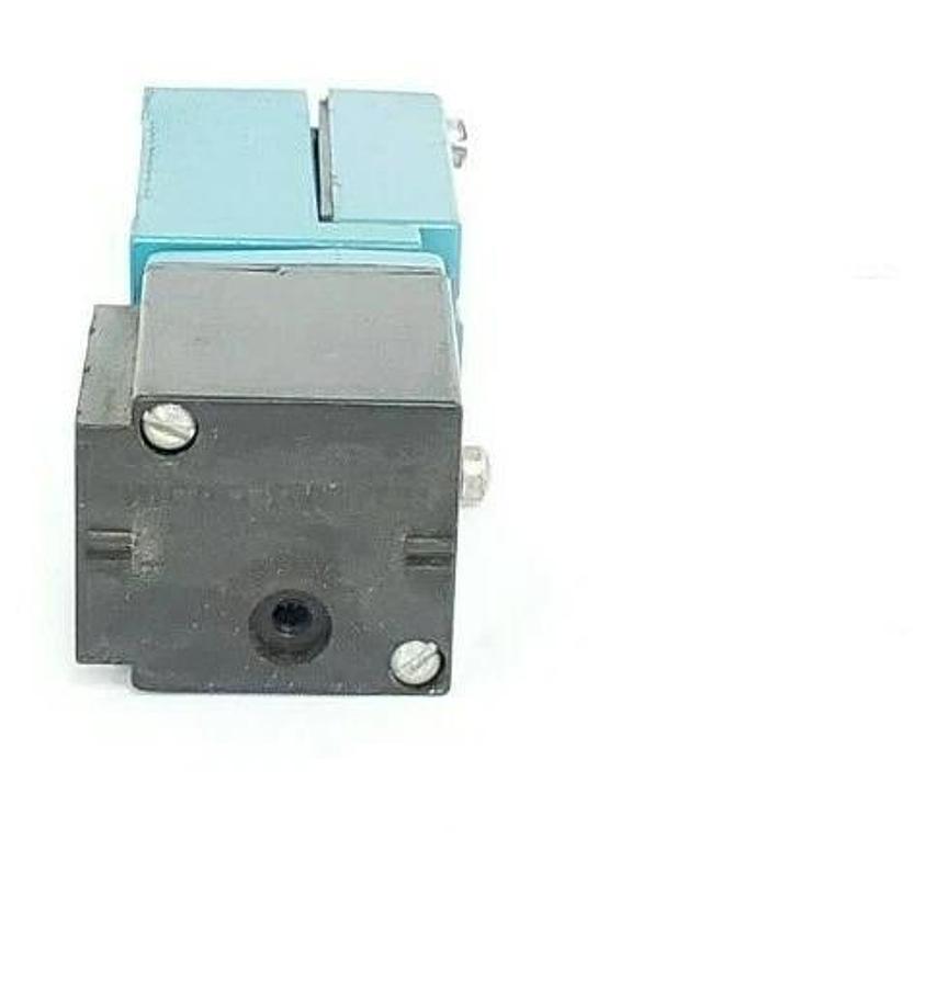 Used HONEYWELL MICRO SWITCH FE-LPK03C-2S 120VAC 50/60HZ FELPK03C2S
