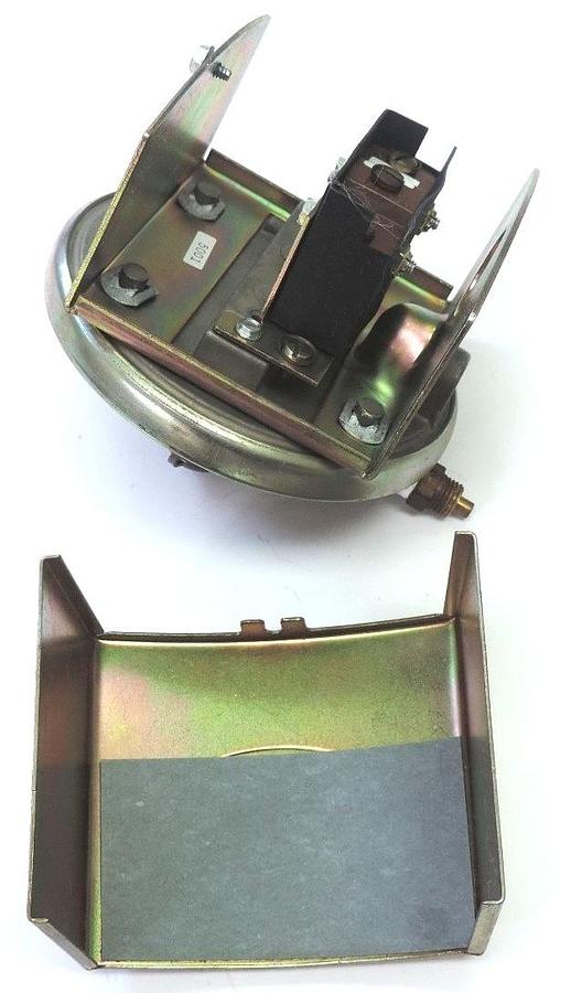 Used NEW DWYER INSTRUMENTS 1823-20-2-5 PRESSURE SWITCH 18232025