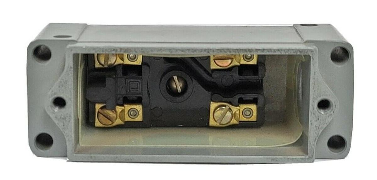 Used NEW SQUARE D 9007-AW16 PLUG IN LIMIT SWITCH (BODY ONLY)