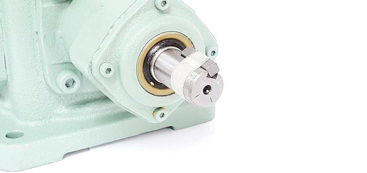 Used NEW TSUBAKI ED4M-1-LR-O-Y MITER RIGHT ANGLE GEAR REDUCER 1:1 RATIO ED4M-1-LR-0-Y