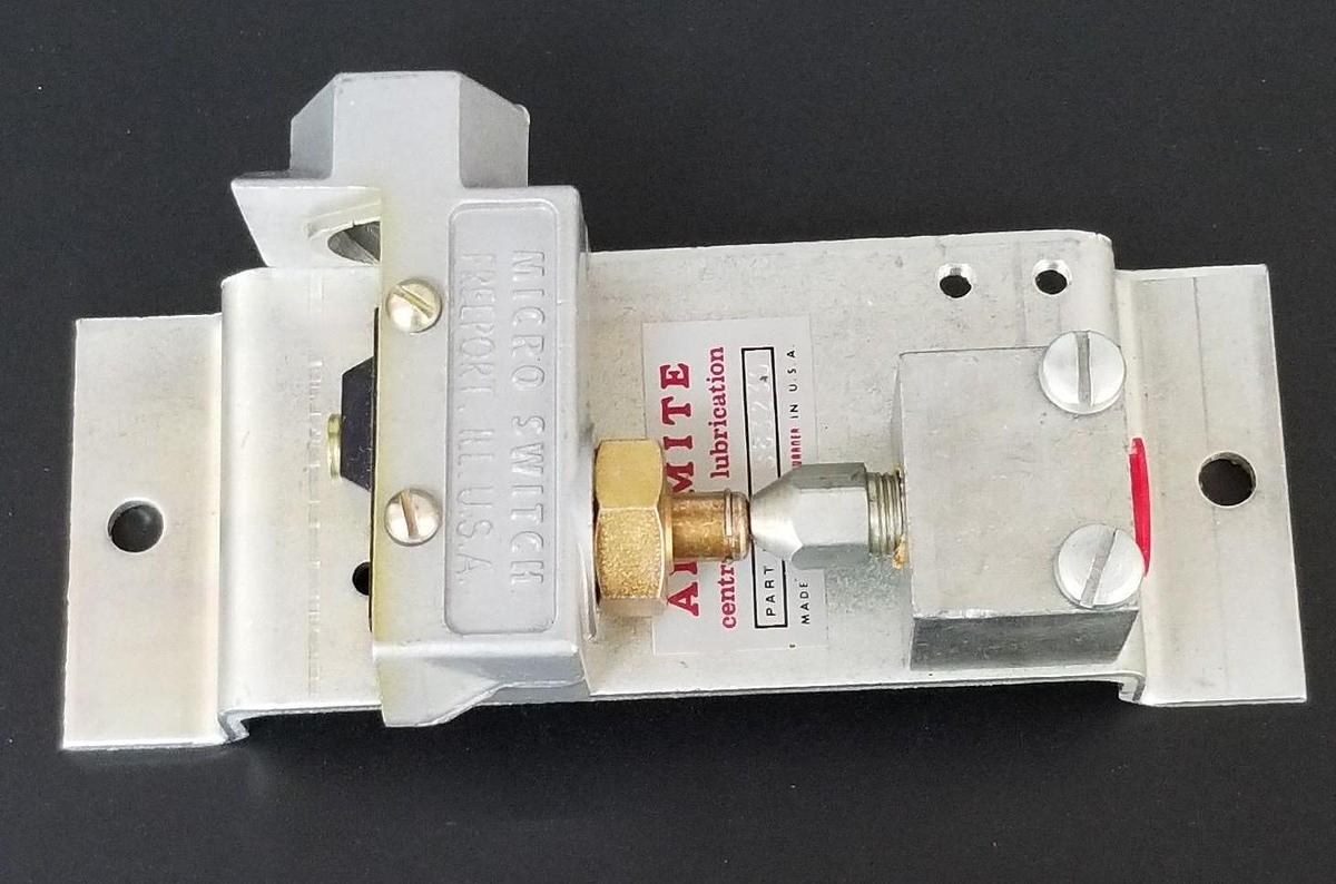 Used ALEMITE G383230 LUBRICATION ASSEMBLY