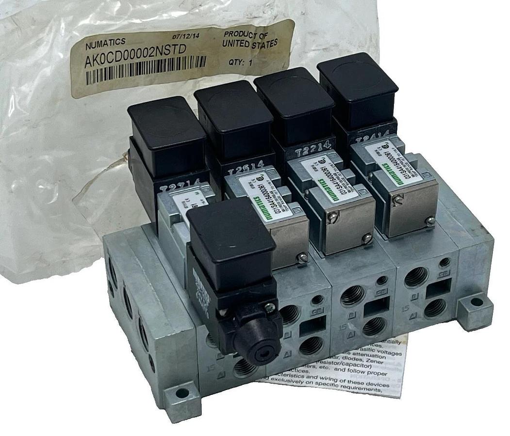 Numatics AK0CD00002NSTD Manifold Kit w/ (4) 031SS5154000061 MK3 Valves 24VDC