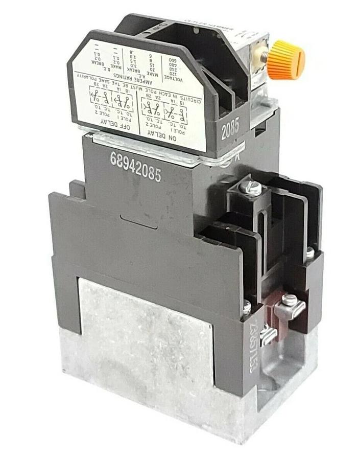 NIB EATON CUTLER HAMMER D26MR005A TYPE "M" RELAY W/ TIMER ATTACH. 600V
