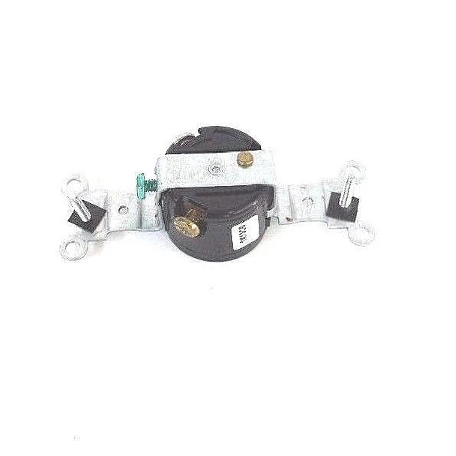 Used LOT OF 5 NEW LEVITON 4710 LOCKING RECEPTACLES 15A, 125V, BLACK