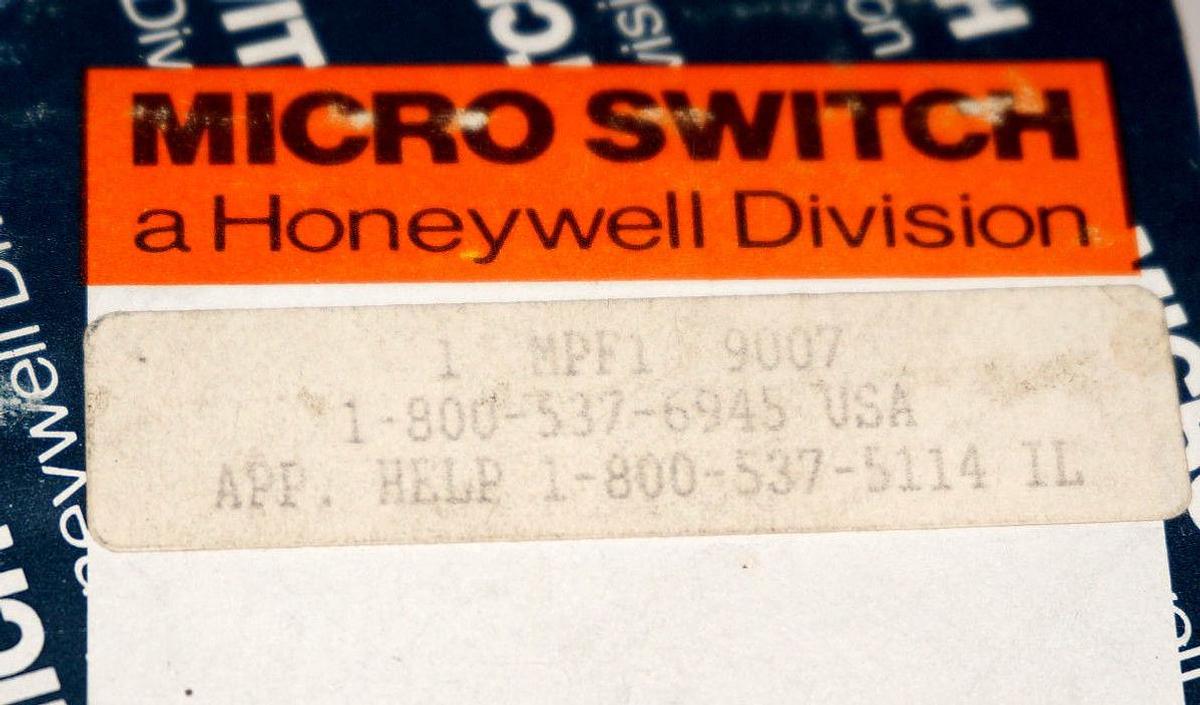 Used NIB MICROSWTICH MPF-1 FIBER OPTIC HEAD MPF1