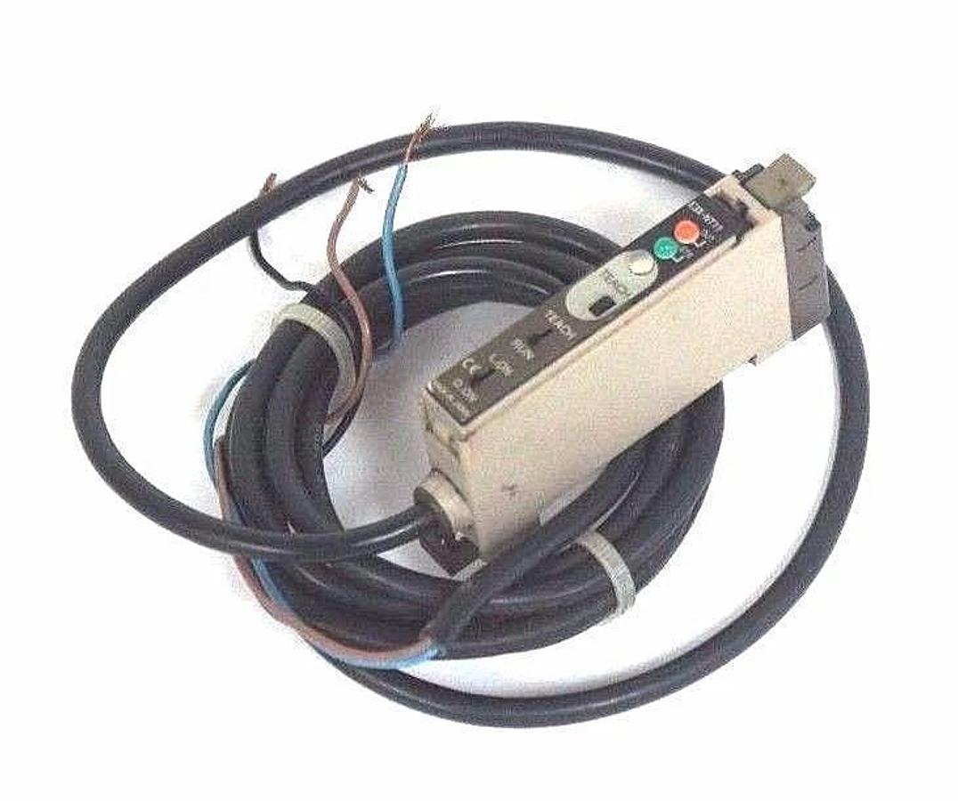 Used OMRON E3X-NT11 PHOTOELECTRIC SENSOR E3XNT11