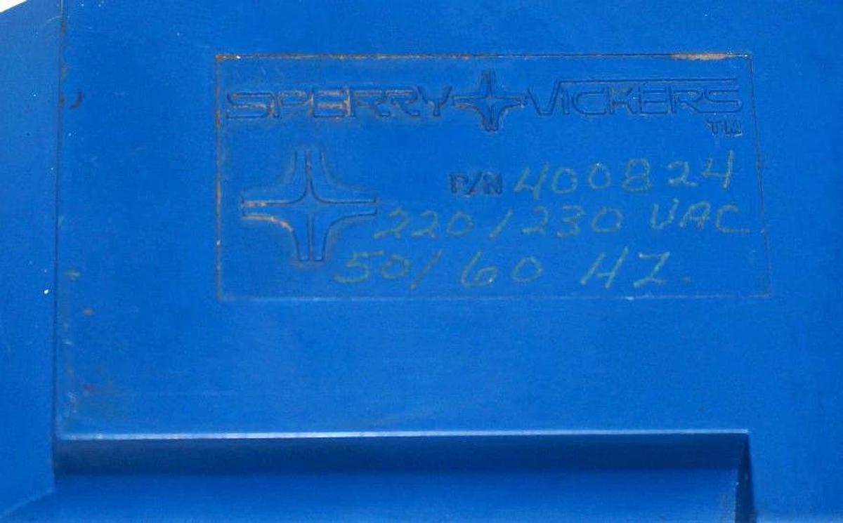 Used SPERRY VICKERS DG4S4 012A W D 50 DIRECTIONAL VALVE W/ 400824 COIL, 400872