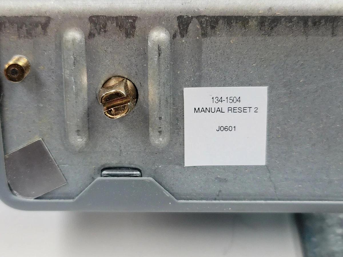 NIB SIEMENS 134-1504 TEMPERATURE CONTROL 1341504 W/ MANUAL RESET
