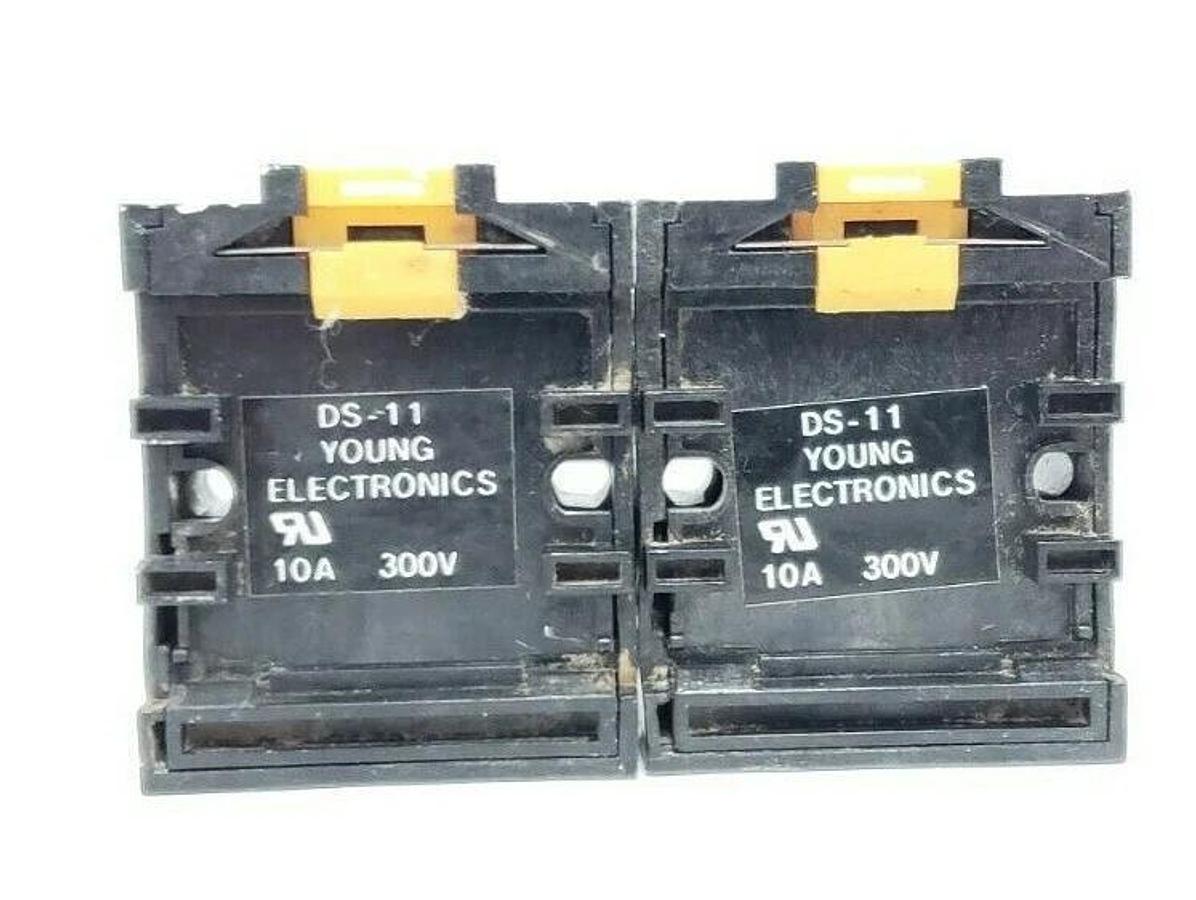 Used LOT OF 2 YOUNG ELECTRONICS DS-11 RELAY SOCKETS 11PIN, 10A, 300V