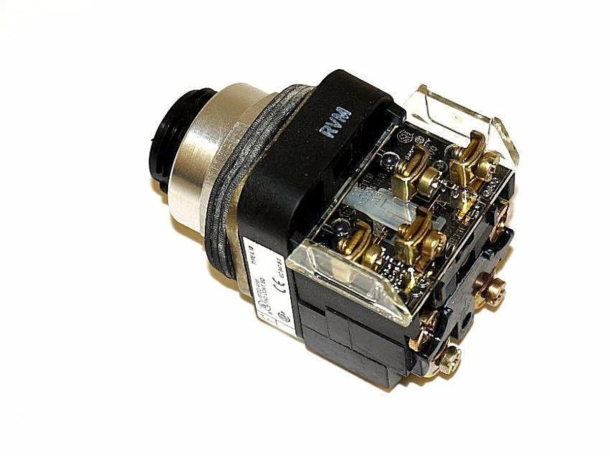 NIB ALLEN BRADLEY 800T-FXJP16RA1 PUSHBUTTON SER. T 120V, 50/60HZ 800TFXJP16RA1