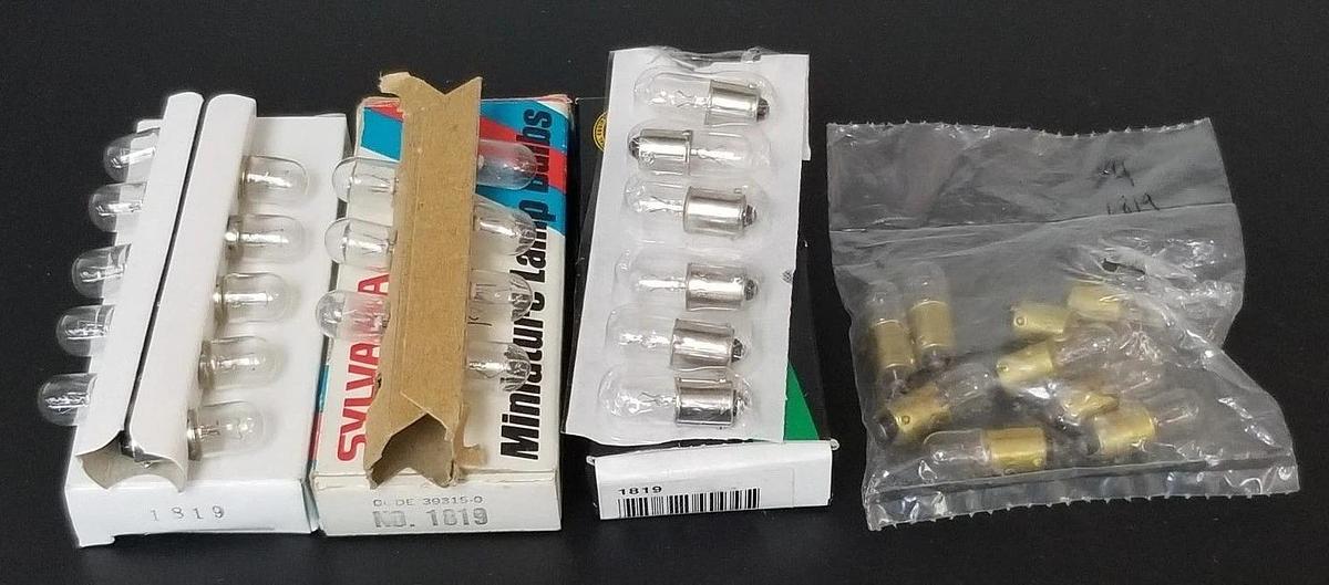 LOT OF 32 NEW ASSORTED 1819 MINIATURE LAMP BULBS