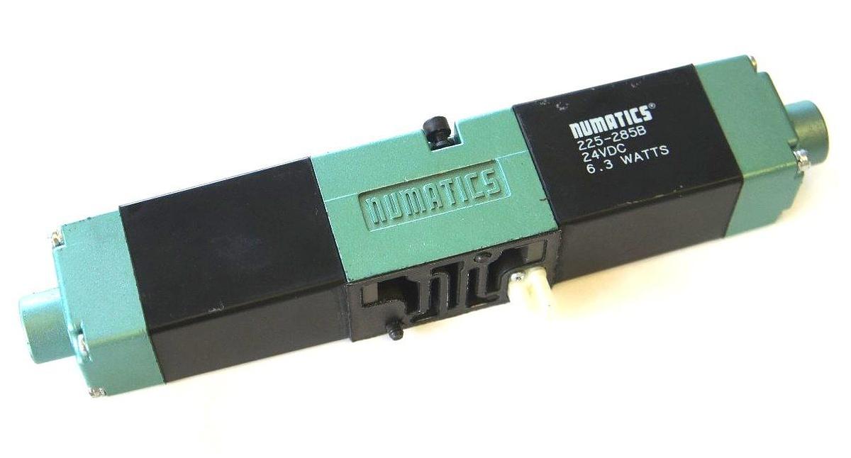 Used NUMATICS 081SS400M SOLENOID VALVE 150PSI 0.26 AMP WITH 225-285B COILS 6.3 WATTS