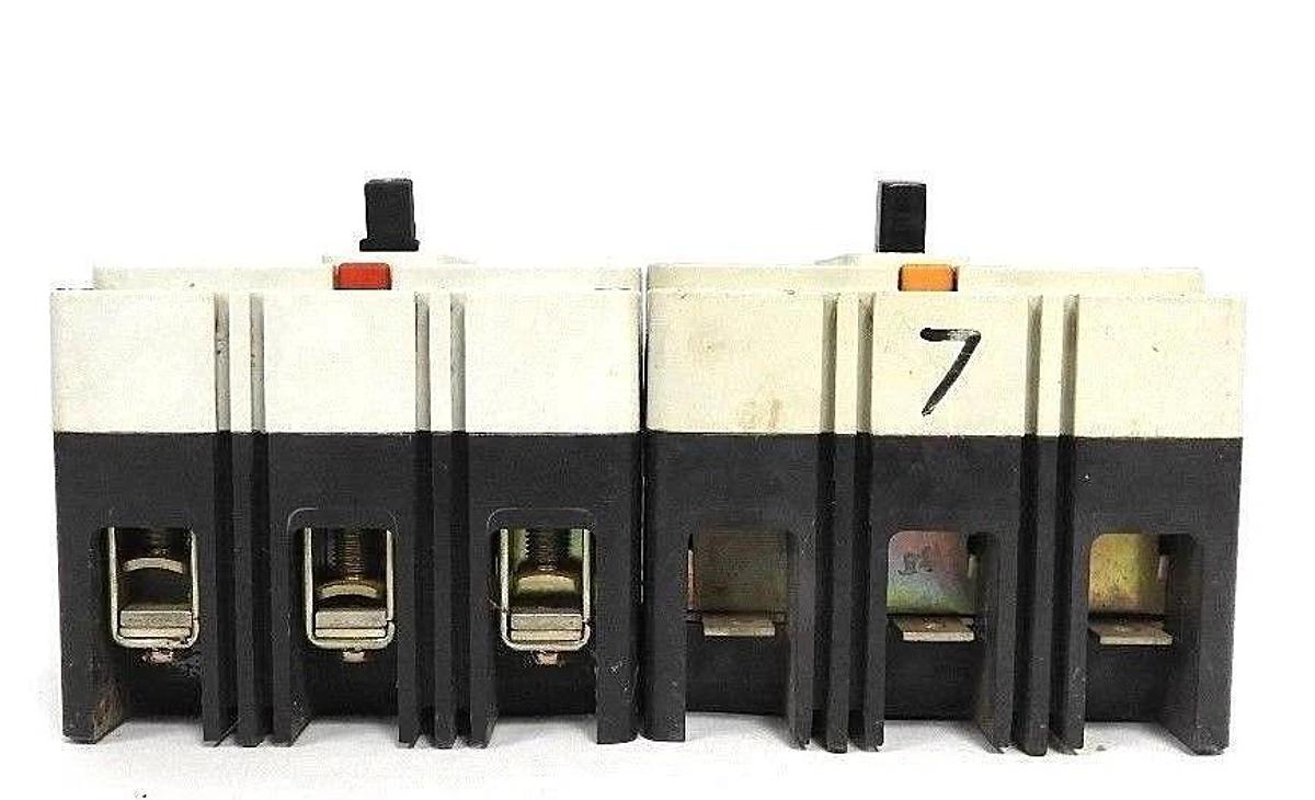 Used LOT OF 2 WESTINGHOUSE HMCP007C0C CIRCUIT BREAKERS STYLE# 6630C87G05, 7 AMP