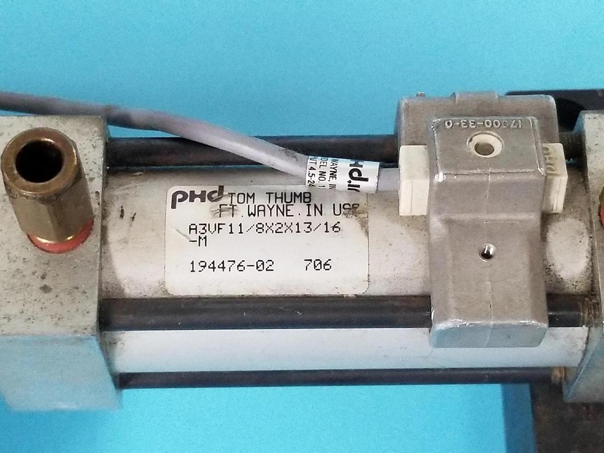 Used PHD A3VF11/8X2X13/16-M CYLINDER VALVE 3 POSITION 150PSI AIR 194476-02 , 17522
