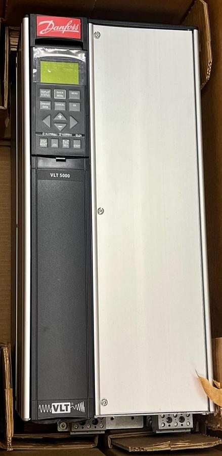 Used Danfoss 178F6657 VLT 5000 AC Drive 20HP/15kW VLT5022PT5C20STR0DLF00A10C0 NSMP
