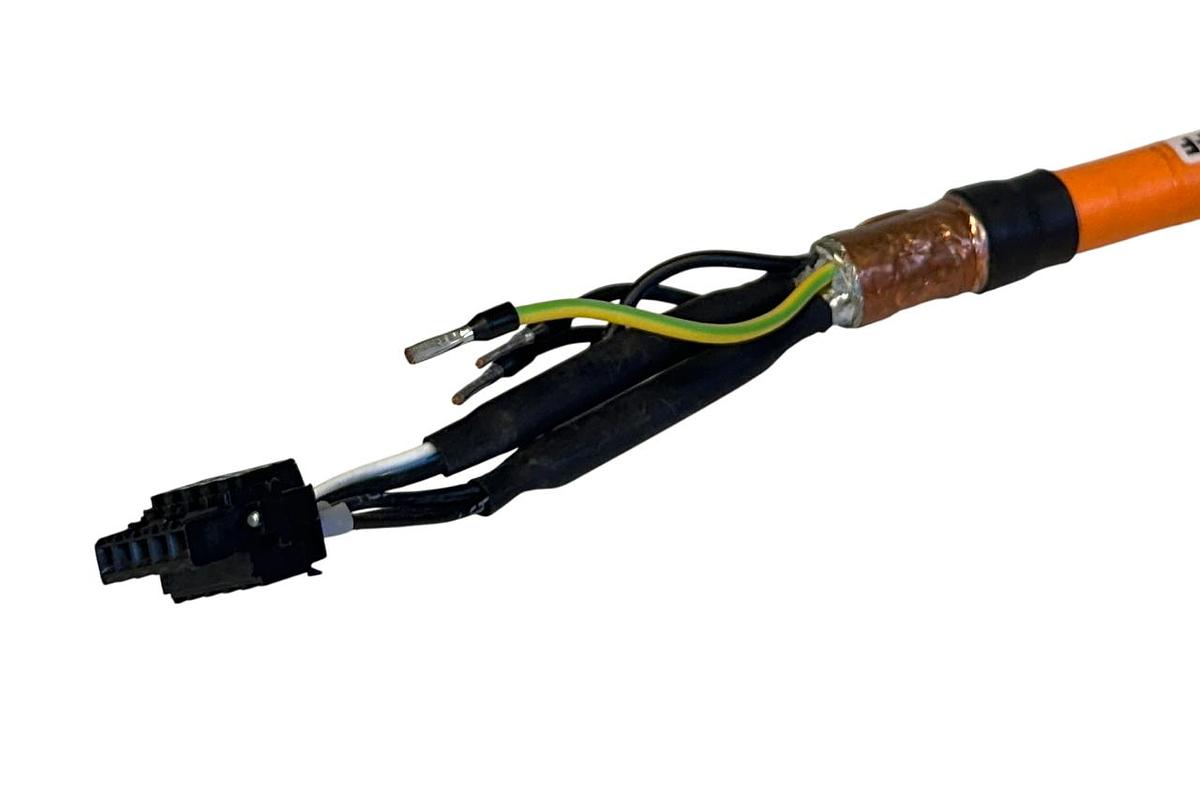 Used BECKHOFF ZK4500-8023-0020 / ZK450080230020 MOTOR CABLE AX5000 SPEEDTEC 2M USNP *