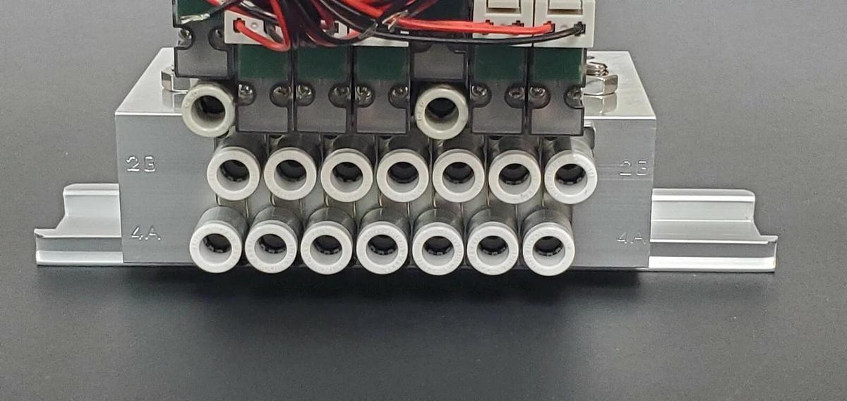 Used NIB CKD M4GB120R-C6-E2HZ1D-7-3 DISCRETE VALVE MANIFOLD ASSEMBLY M4GB120RC6E2HZ1D