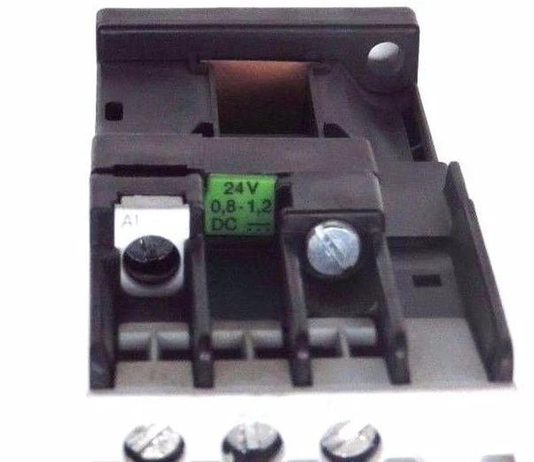 Used SIEMENS 3TF3-000-0BB4 CONTACTOR 20AMP 3POLE 24VDC 600VAC, 3TF3000-0B, 3TF30