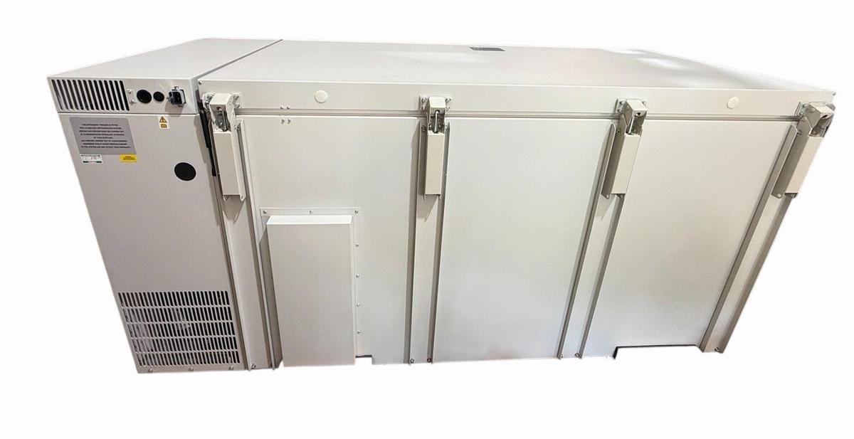 Used EPPENDORF CRYOCUBE FC660C ULTRA-LOW TEMPERATURE FREEZER 660 L (for parts)