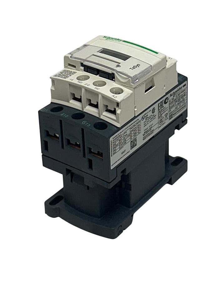 Used SCHNEIDER ELECTRIC LC1D12U7 TeSys IEC CONTACTOR 12A 7.5HP @ 480VAC 3PH NSMP