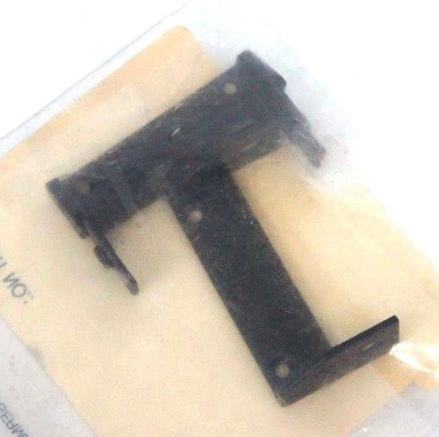 Used LOT OF 2 NEW IGUS 060-50-12P CARRIER BRACKETS 2.24" W X 0.59" H 0605012P