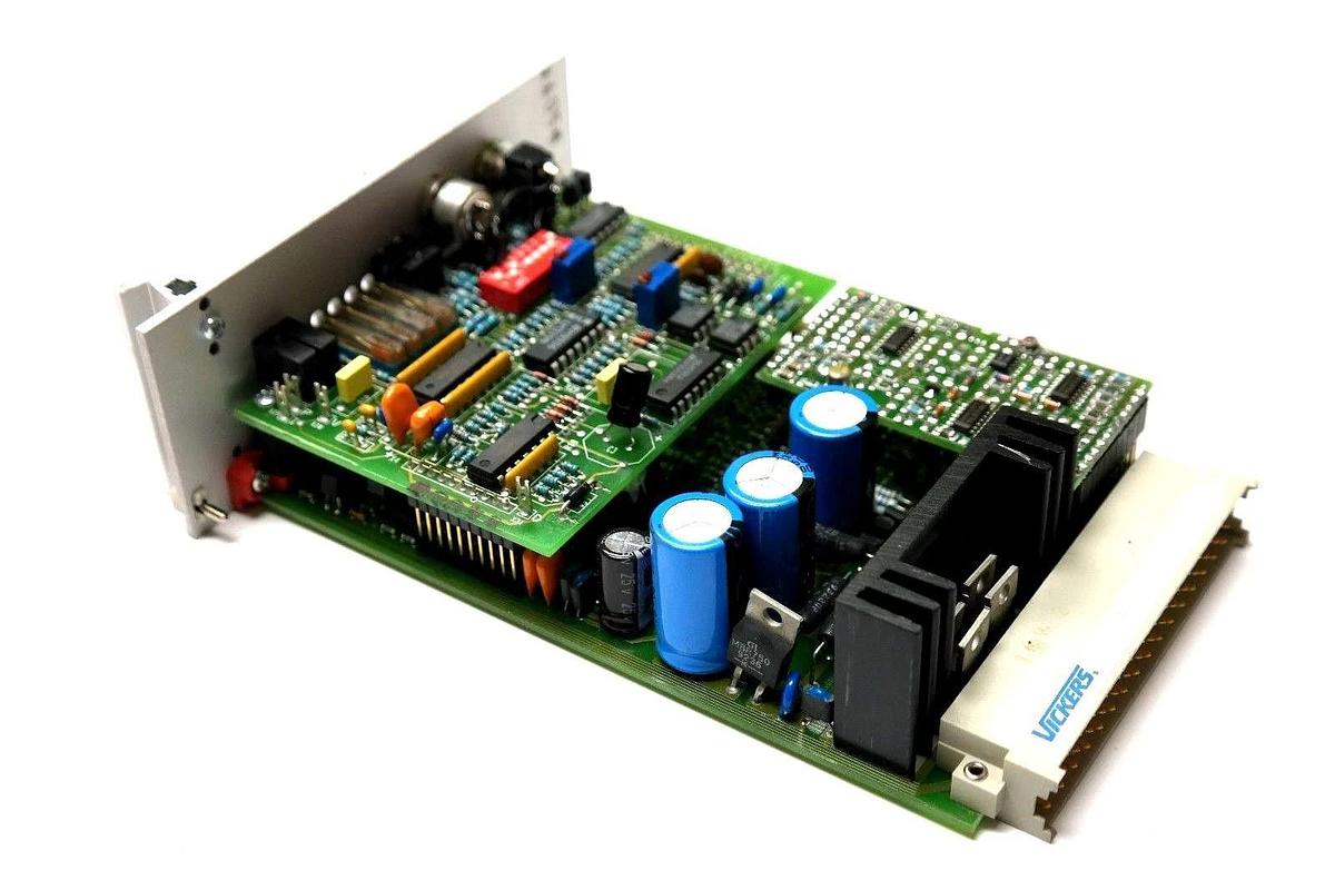 Used VICKERS EEA-PAM-535-D-30 SERVO POWER AMPLIFIER 732420 KFDG4V-5 EEAPAM535D30 NIB