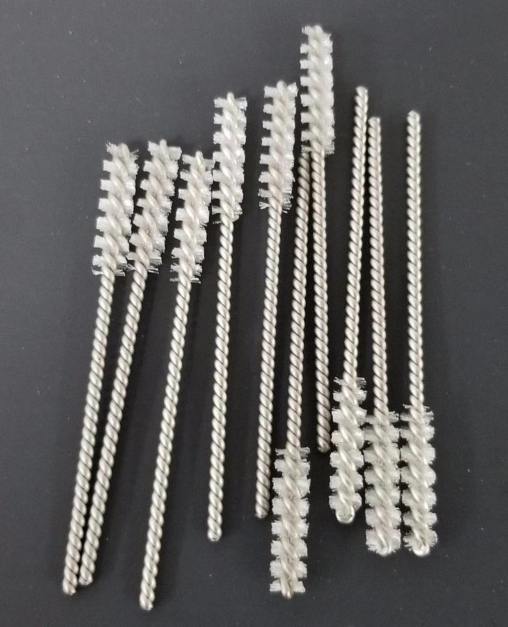 LOT OF 10 GENERIC 1/4'' DIE BORE CLEANING BRUSHES