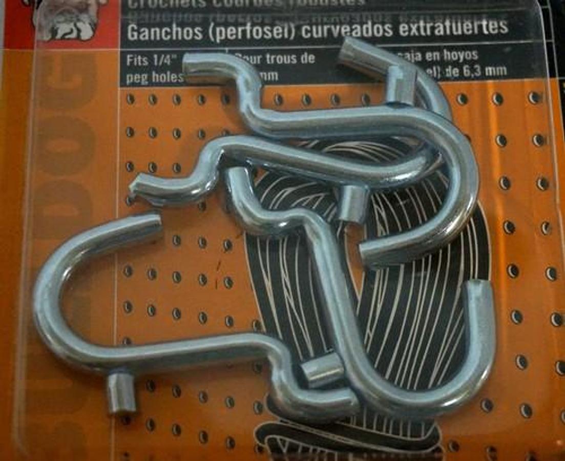 LOT OF 2 NEW PACKS OF 4 BULLDOG HARDWARE 131529 HEAVY DUTY CURVED PEG HOOKS