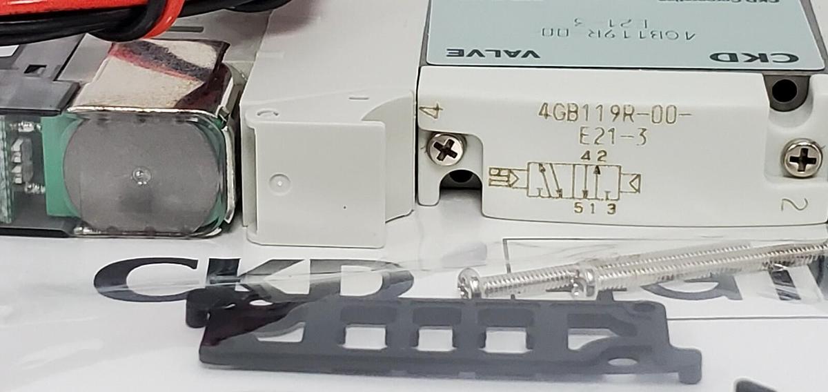 NIB CKD CORP. 4GB119R-00-E21-3 PNEUMATIC VALVE 4GB119R00E213