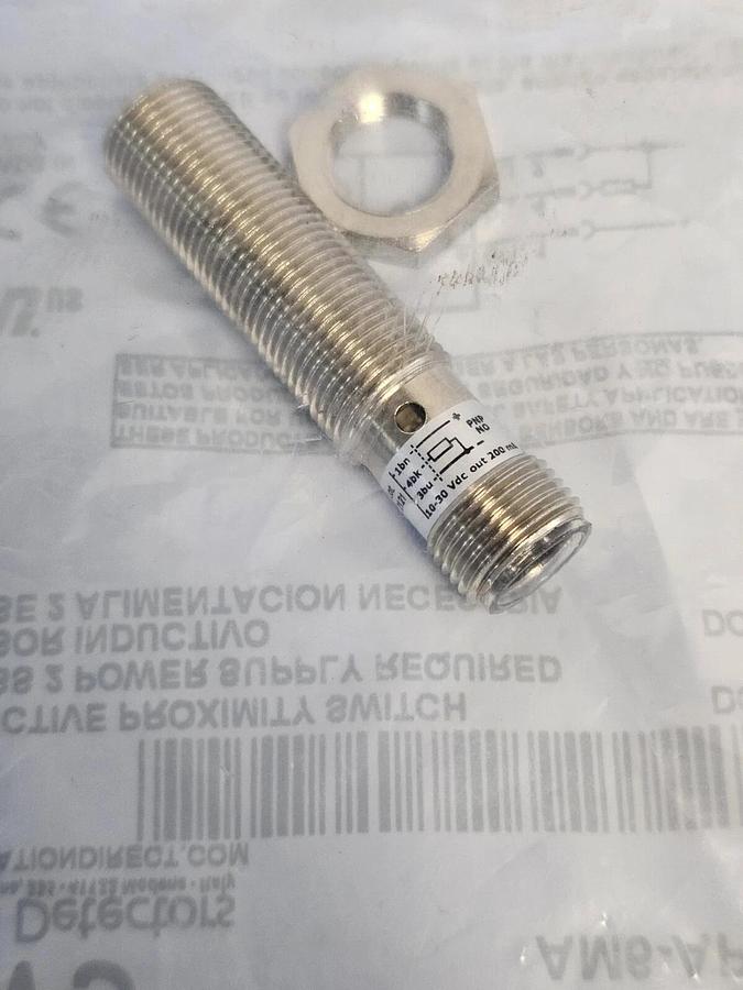 Used NEW MD MICRO DETECTORS AM6-AP-3H INDUCTIVE PROXIMITY SWITCH AM6AP3H