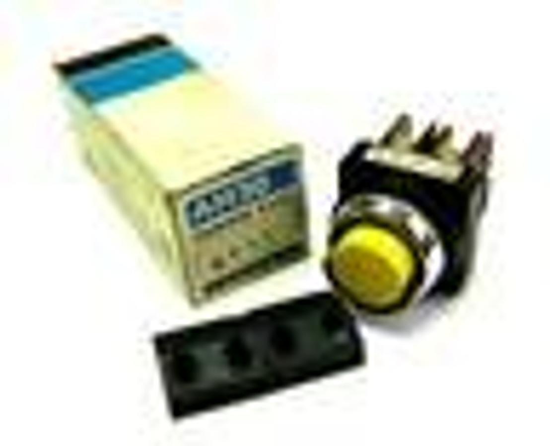 FUJI AH30-GY11 PUSHBUTTON YELLOW AH30GY11 600V AH30-G NIB
