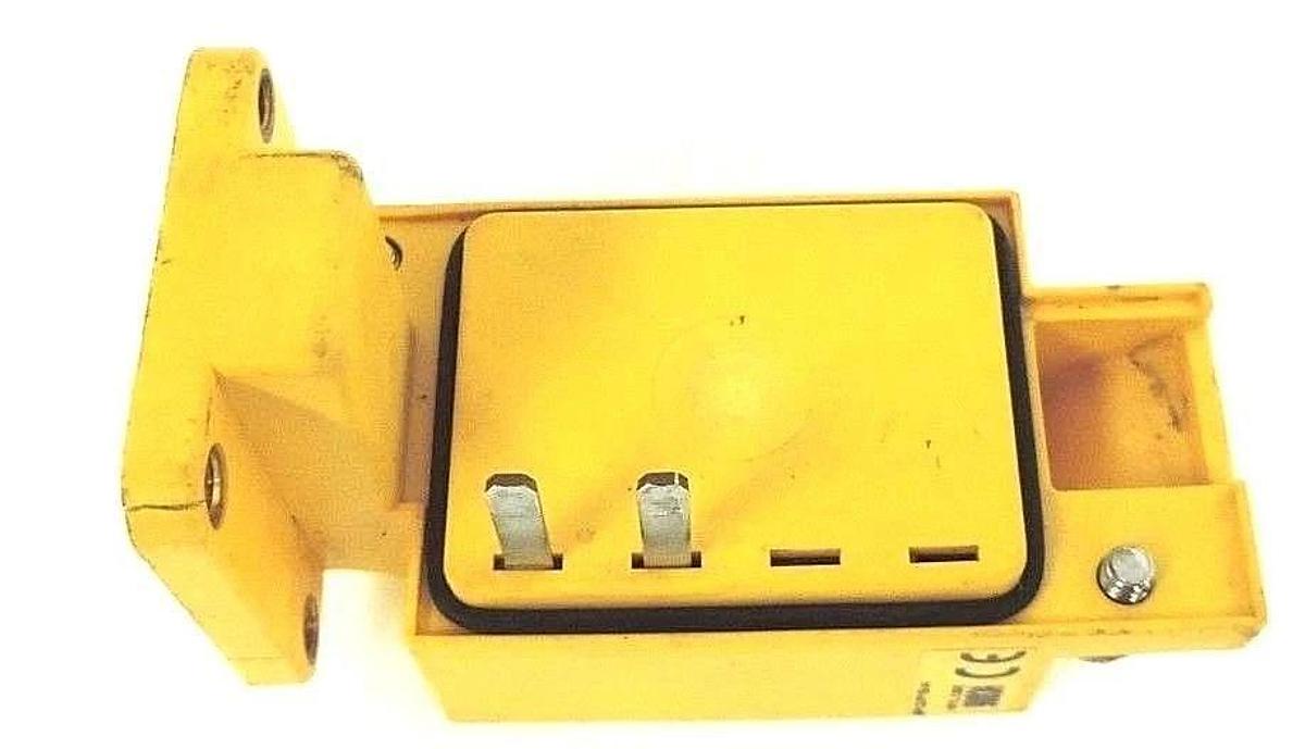 Used BANNER R2PBA MAXI-BEAM POWER BLOCK 9803A