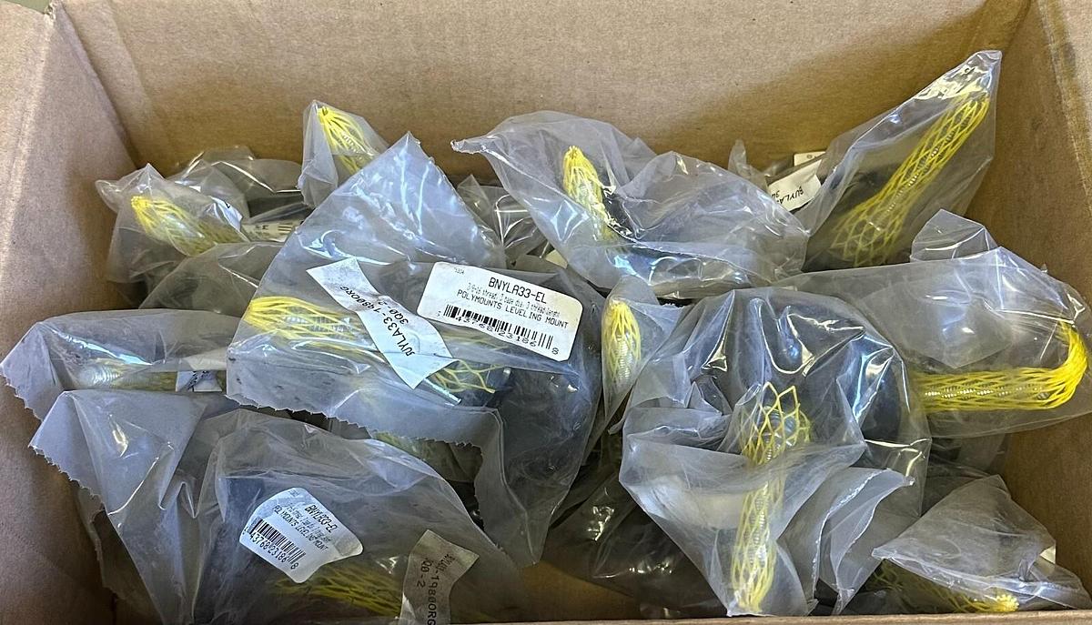 Used 12 NEW S & W BNYLA33-EL / BNYLA33EL POLYMOUNTS LEVELING MOUNTS 3/8-16 THREAD 3''