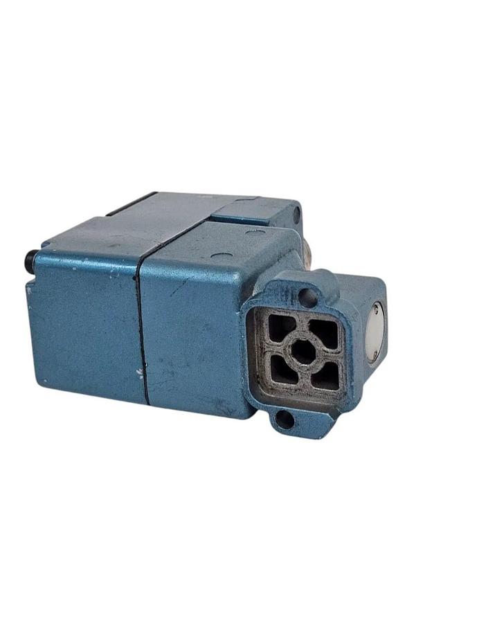Used MAC 250B-507AAAG SOLENOID VALVE 250B-507AAAG 24DC 6W 200