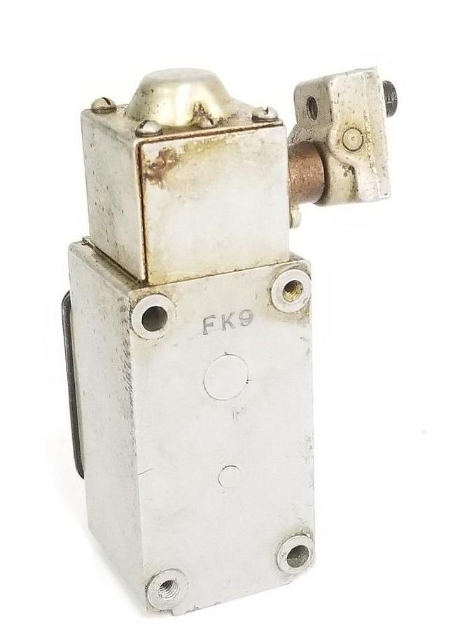 Used ALLEN BRADLEY 802TH-W2 SER. 1 LIMIT SWITCH 802THW2