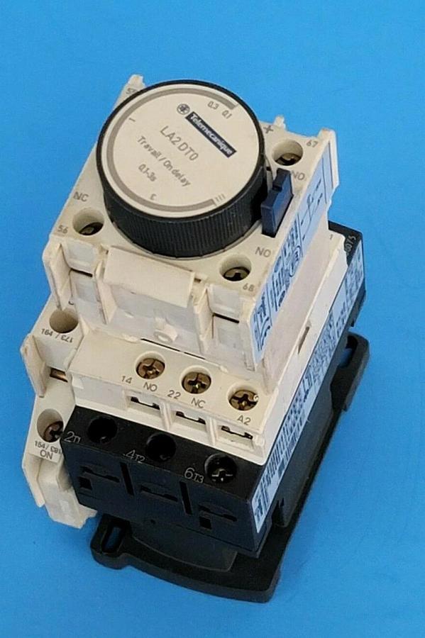 Used SCHNEIDER TELEMECANIQUE LC1-D12G7 CONTACTOR W/ LA2-DT0 & LAD-8N20, 1D12G7