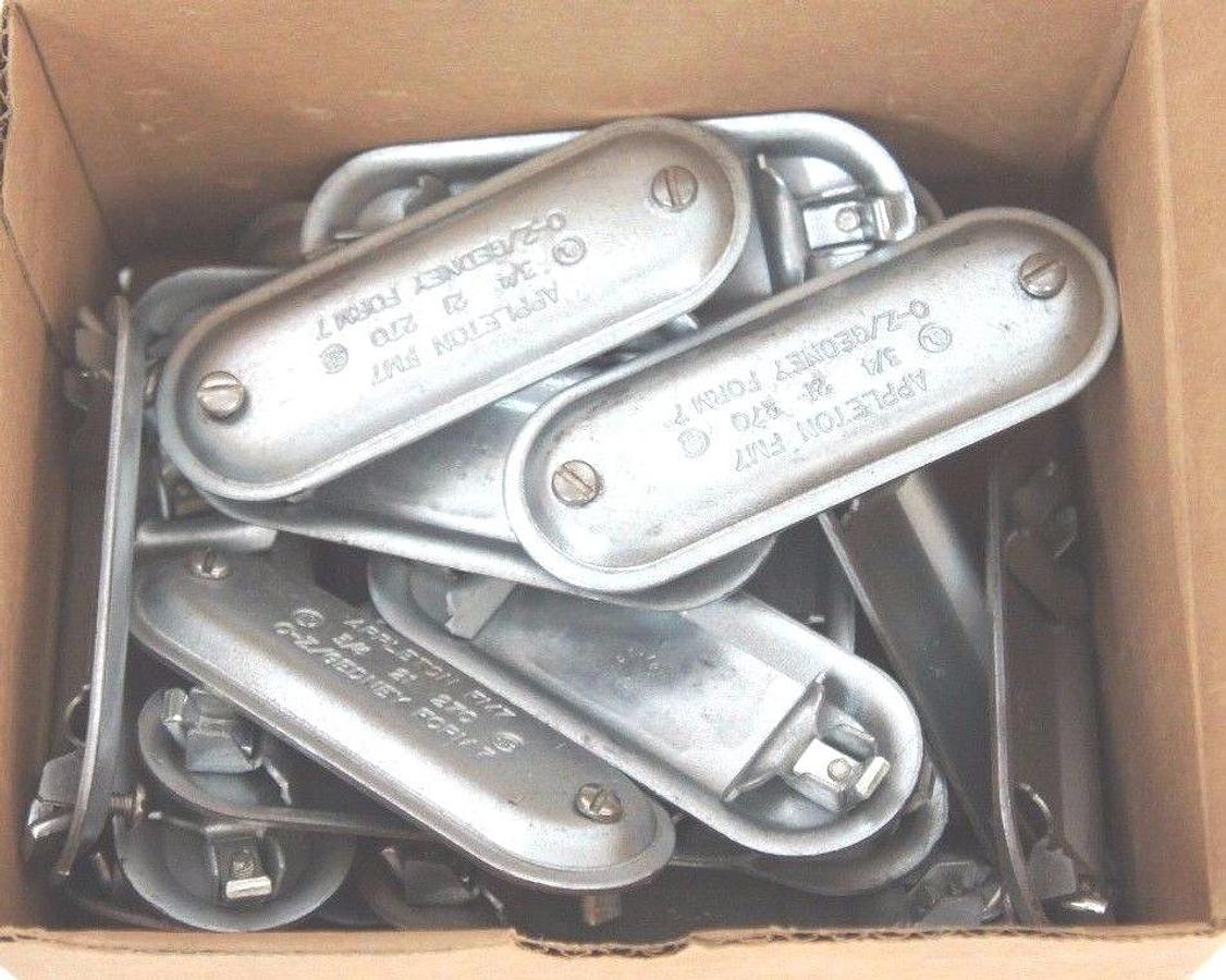 Used BOX OF 28 NEW APPLETON APP 270 3/4" STEEL FM7 BLANK COVERS