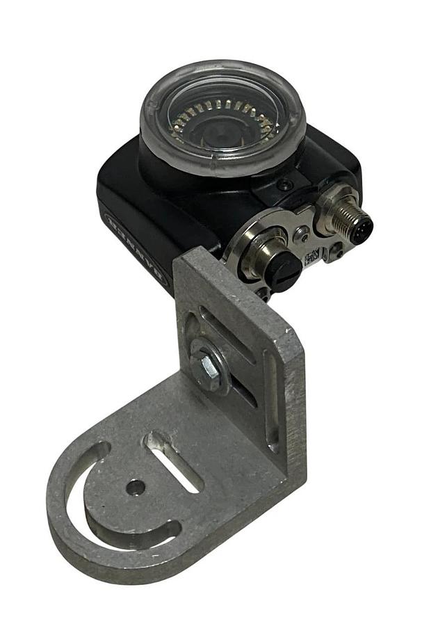 Used BANNER IVUTGPR08 / 81940 iVu SERIES IMAGE SENSOR I/O 8mm PNP RED w/ BRACKET USNP